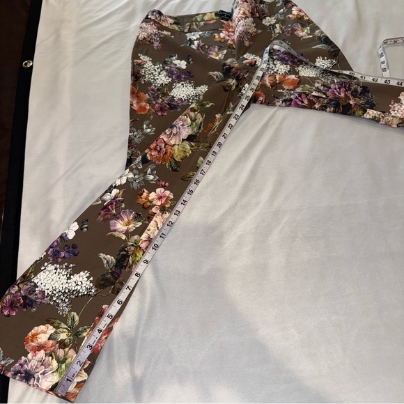 Le Chateau Pants Ankle Length Brown with Floral Design Cropped Side Zipped - Picture 5 of 9